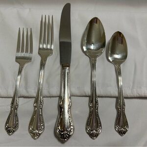 Vintage Wm A Rogers Oneida “Chalice Harmony” Silverplate Flatware Set – 30 Piece